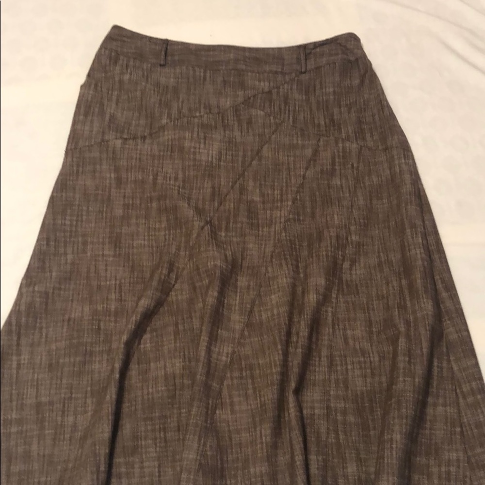 Brown skirt, nice fit.